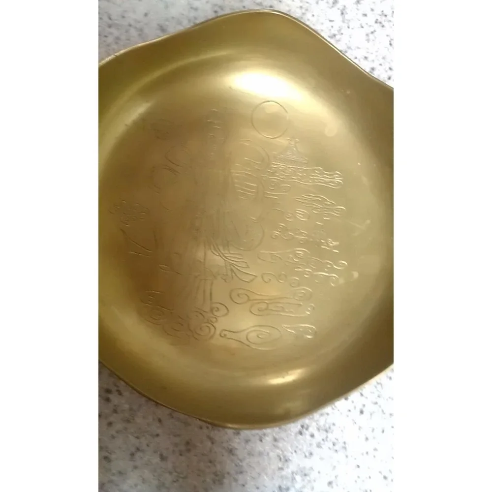Set of 2 brass bowls‎ with oriental design etchings